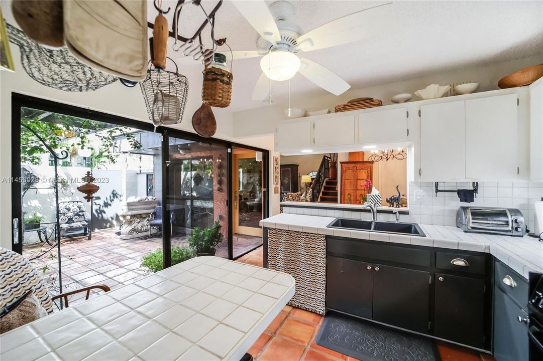 Недавно продано: $475,000 (2 спален, 2 ванн, 1234 Квадратных фут)