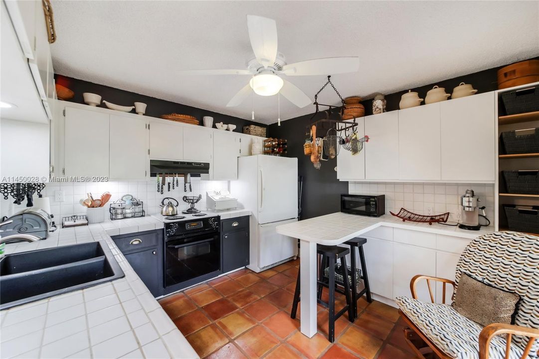 Недавно продано: $475,000 (2 спален, 2 ванн, 1234 Квадратных фут)