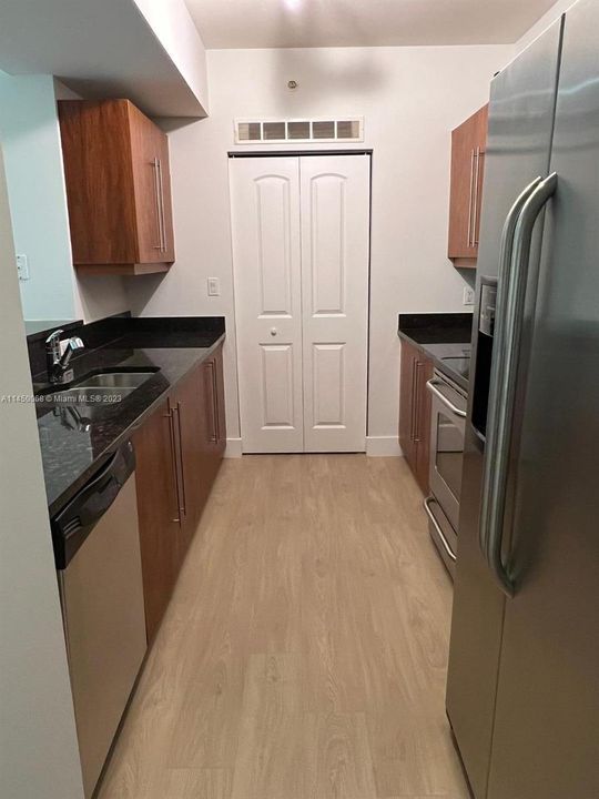 最近租的: $3,000 (2 贝兹, 2 浴室, 1183 平方英尺)