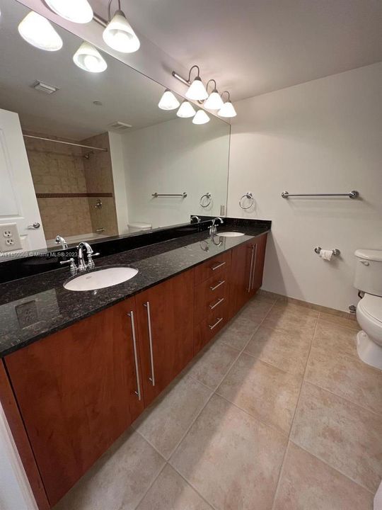 最近租的: $3,000 (2 贝兹, 2 浴室, 1183 平方英尺)