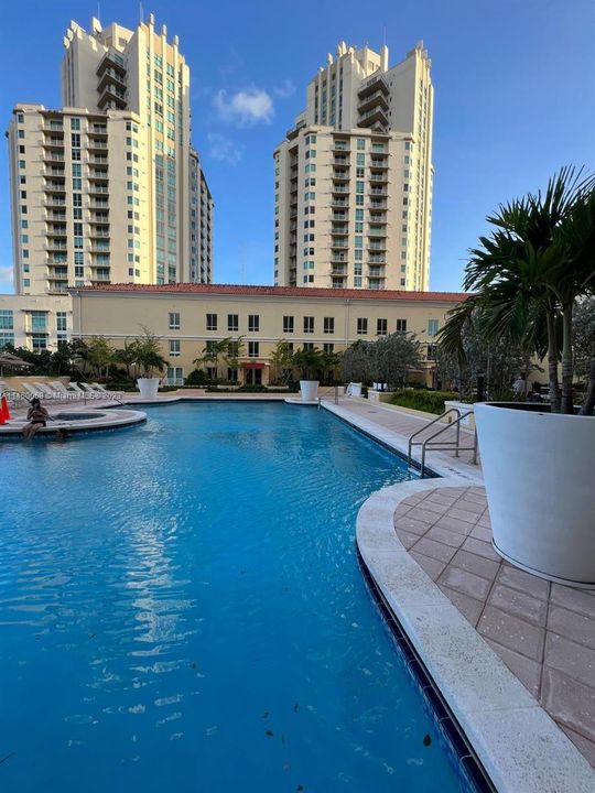 最近租的: $3,000 (2 贝兹, 2 浴室, 1183 平方英尺)