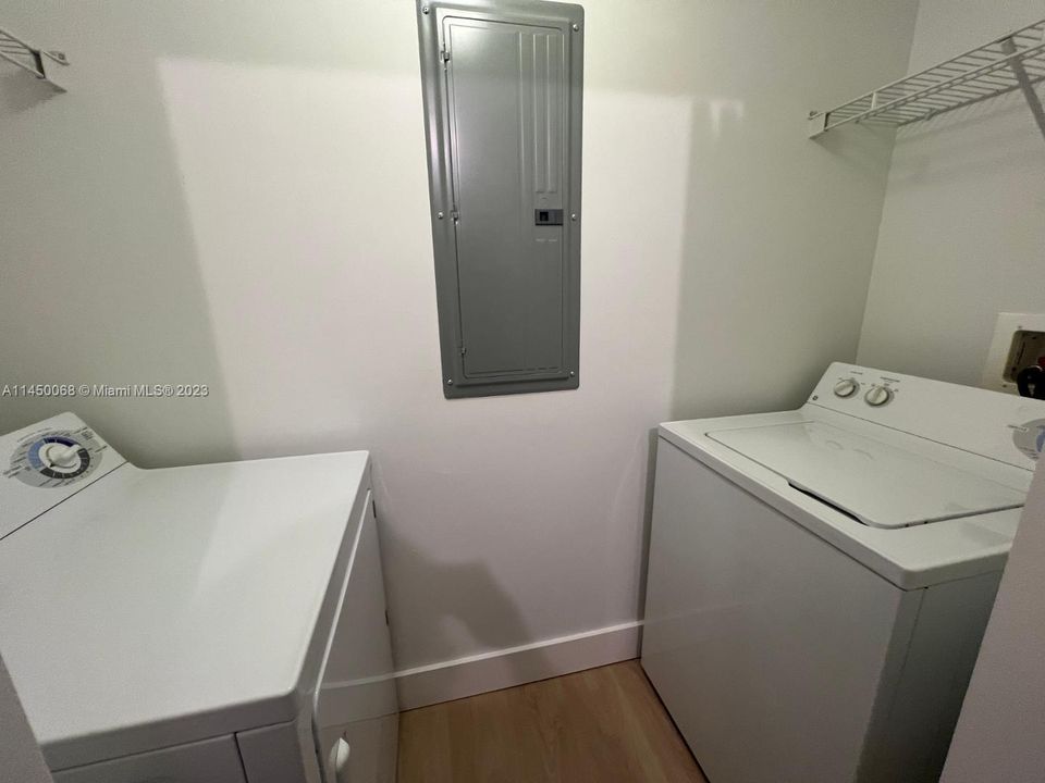 最近租的: $3,000 (2 贝兹, 2 浴室, 1183 平方英尺)