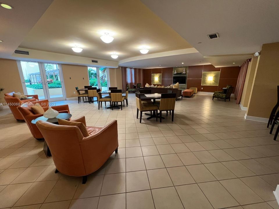 最近租的: $3,000 (2 贝兹, 2 浴室, 1183 平方英尺)