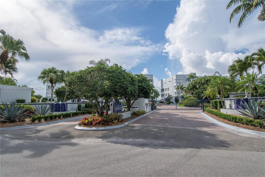 Recently Sold: $980,000 (3 beds, 3 baths, 2690 Square Feet)