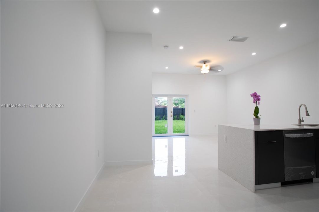 Недавно продано: $620,000 (3 спален, 2 ванн, 1405 Квадратных фут)