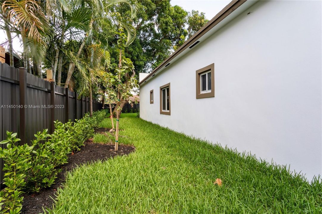 Недавно продано: $620,000 (3 спален, 2 ванн, 1405 Квадратных фут)