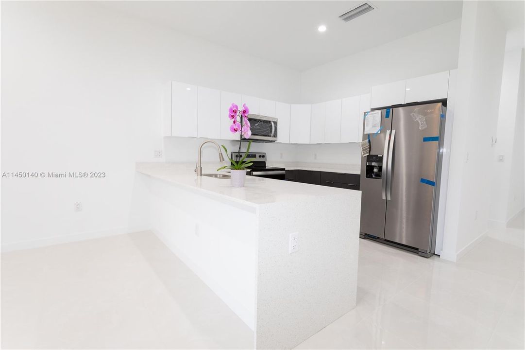 Недавно продано: $620,000 (3 спален, 2 ванн, 1405 Квадратных фут)