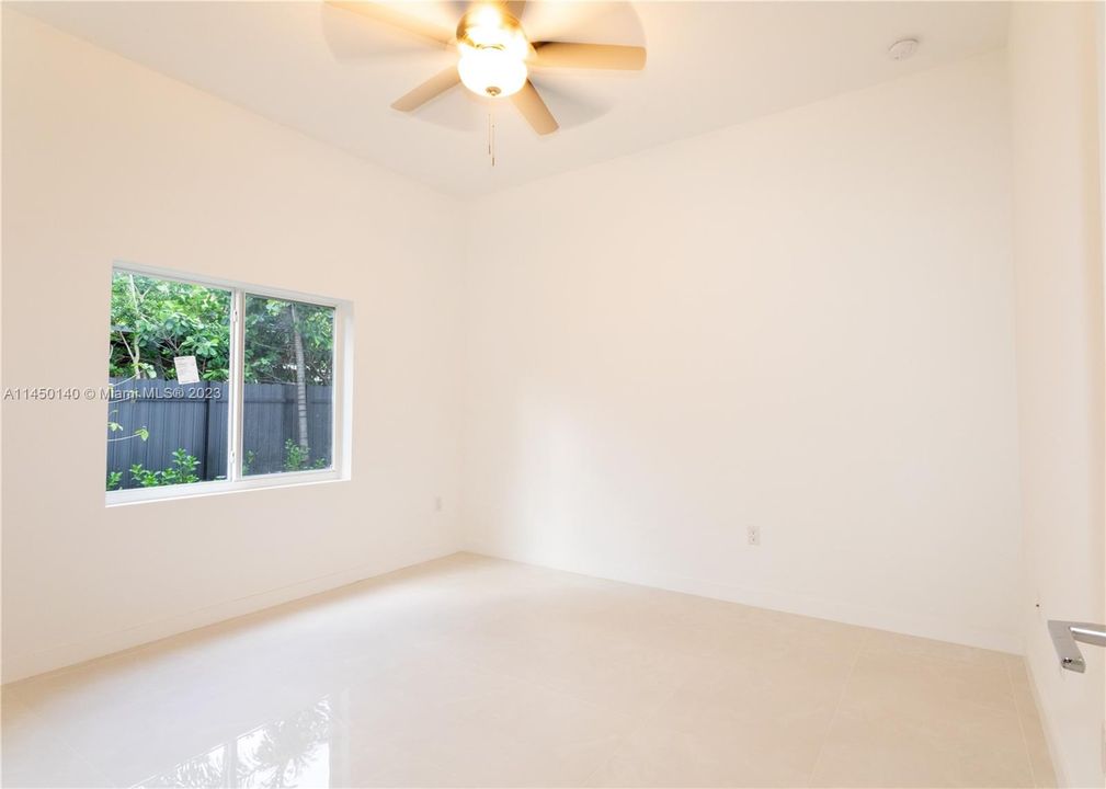 Недавно продано: $620,000 (3 спален, 2 ванн, 1405 Квадратных фут)