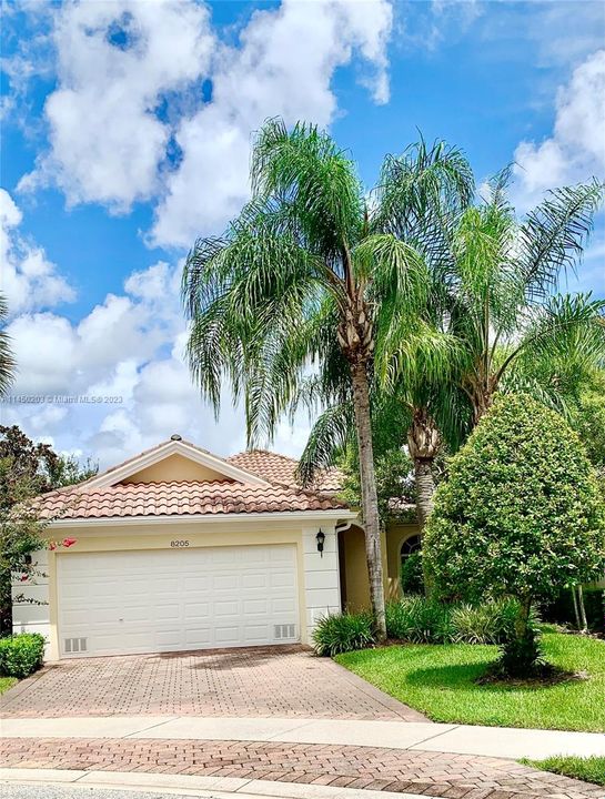 Vendido Recientemente: $675,000 (3 camas, 3 baños, 2001 Pies cuadrados)