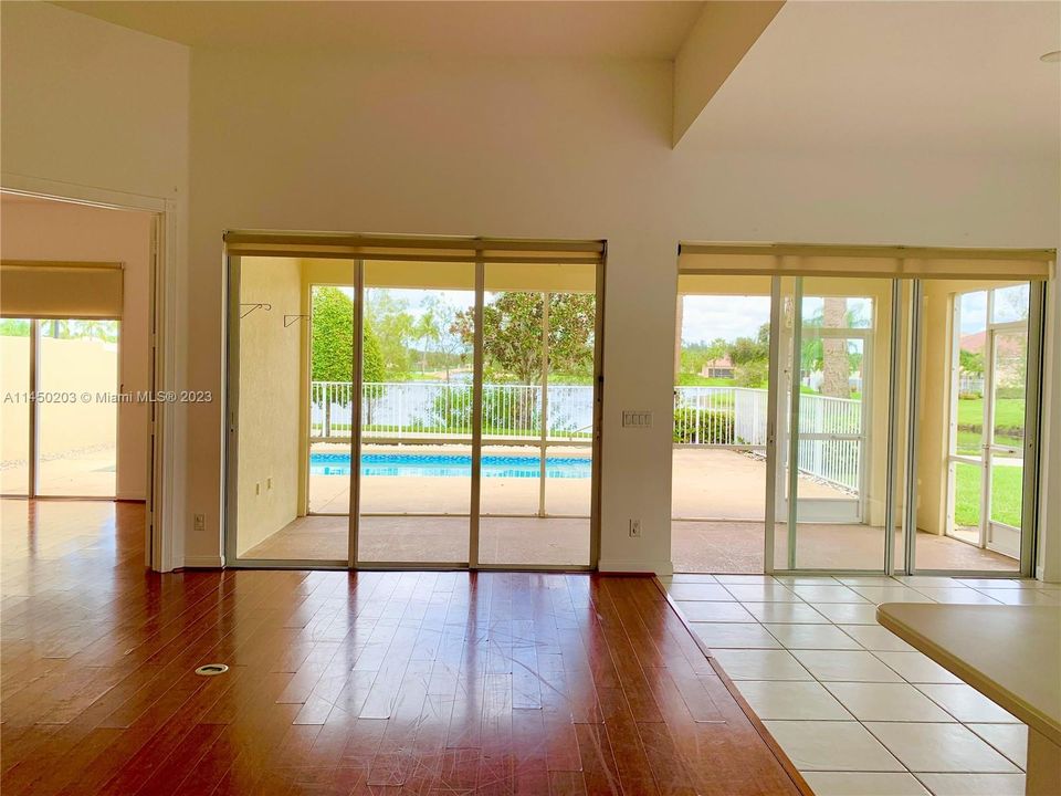 Living Rm w/ Pool/Lake view