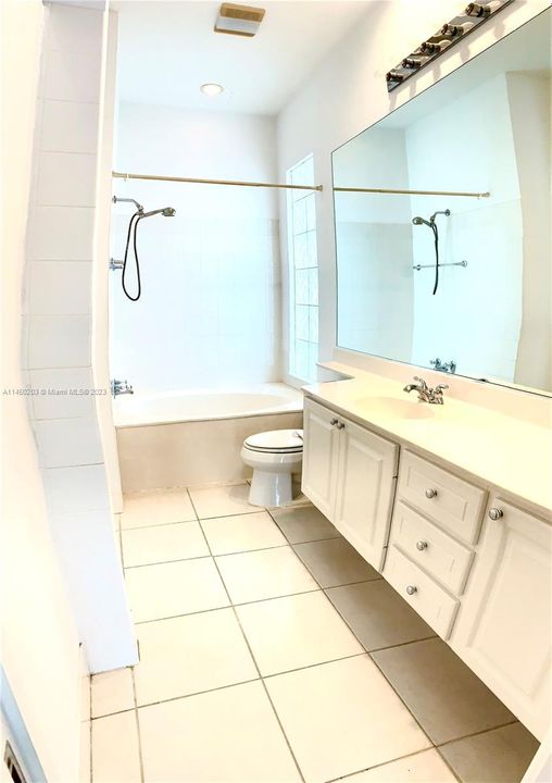 Vendido Recientemente: $675,000 (3 camas, 3 baños, 2001 Pies cuadrados)