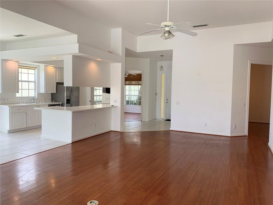 Living Rm/Dining Area