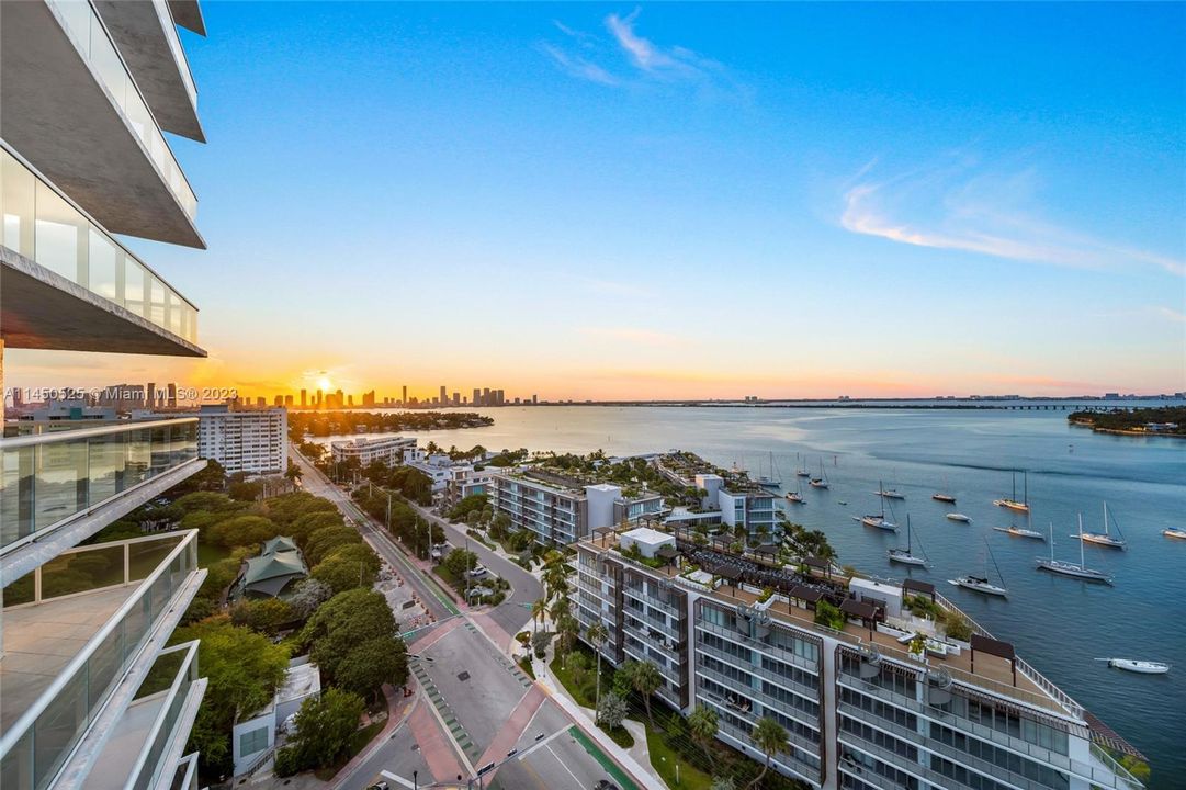 Recently Sold: $2,199,000 (2 beds, 2 baths, 1463 Square Feet)