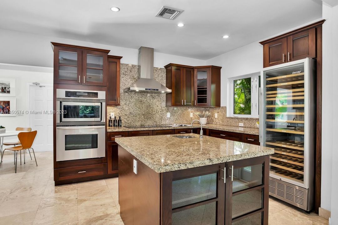 Recently Sold: $2,850,000 (4 beds, 4 baths, 2784 Square Feet)