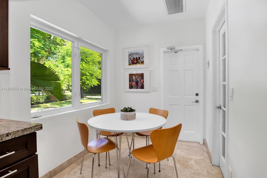 Recently Sold: $2,850,000 (4 beds, 4 baths, 2784 Square Feet)