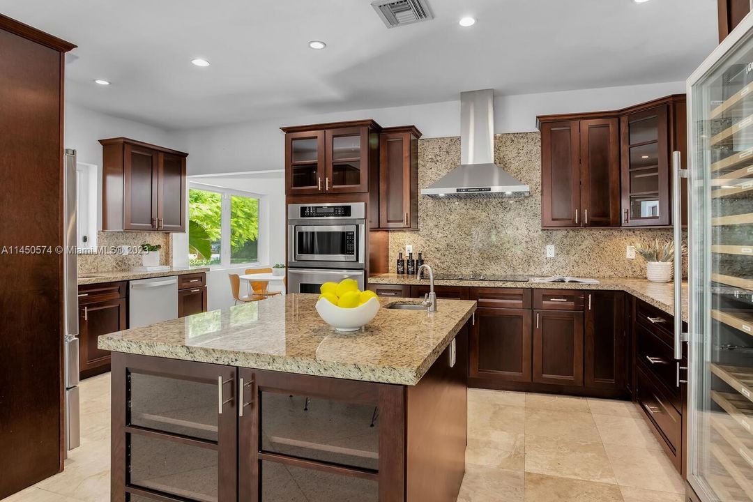 Recently Sold: $2,850,000 (4 beds, 4 baths, 2784 Square Feet)