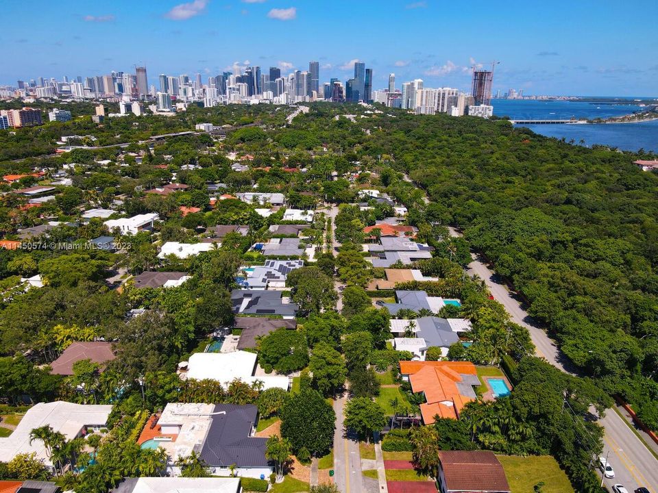 Recently Sold: $2,850,000 (4 beds, 4 baths, 2784 Square Feet)