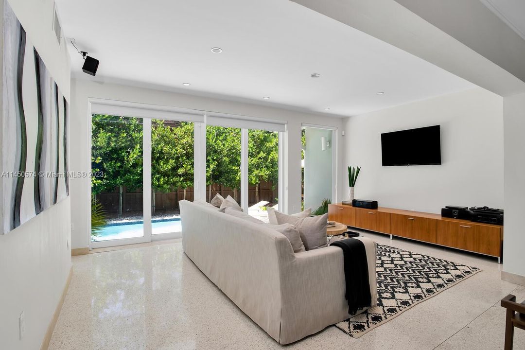 Recently Sold: $2,850,000 (4 beds, 4 baths, 2784 Square Feet)