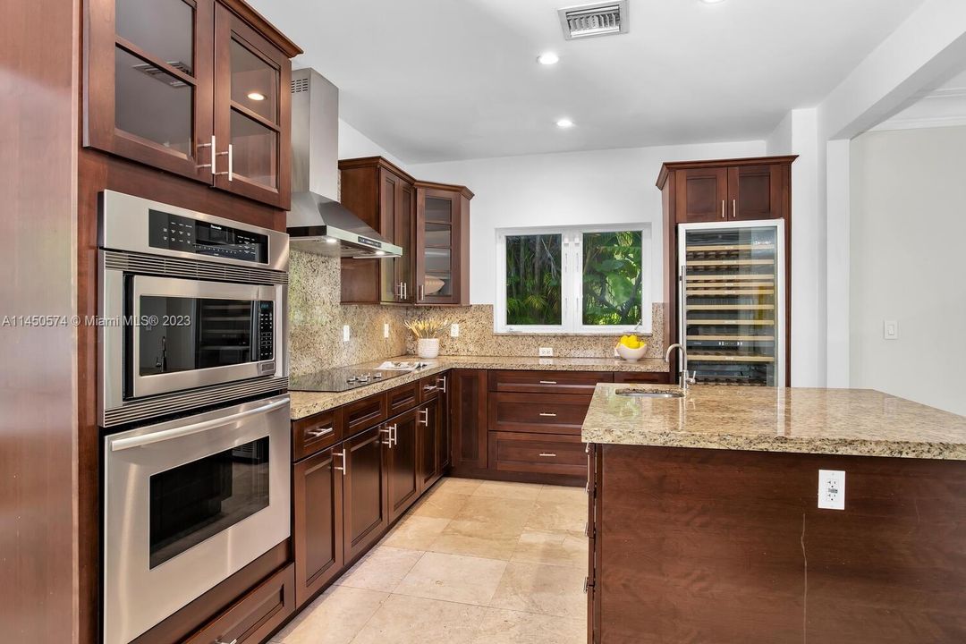 Recently Sold: $2,850,000 (4 beds, 4 baths, 2784 Square Feet)