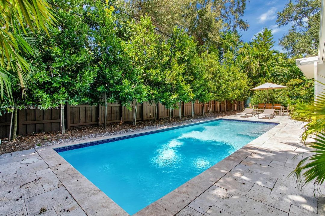 Recently Sold: $2,850,000 (4 beds, 4 baths, 2784 Square Feet)