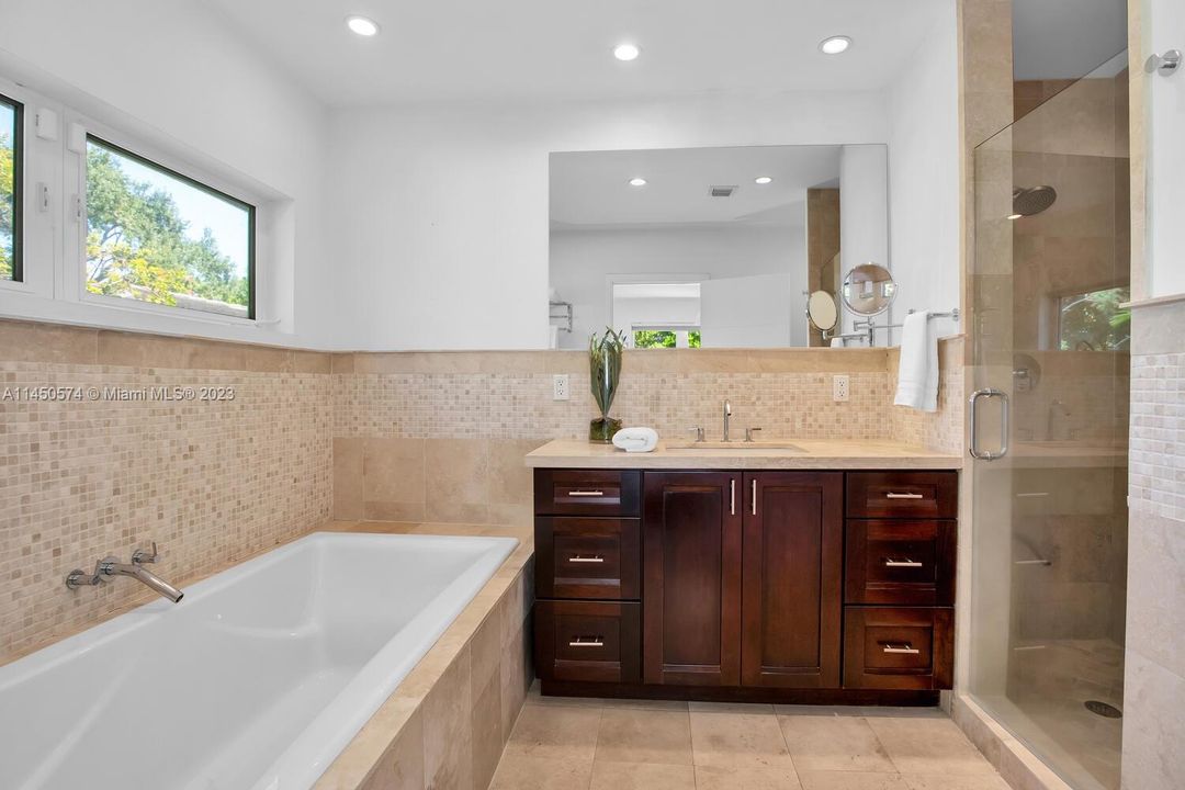 Recently Sold: $2,850,000 (4 beds, 4 baths, 2784 Square Feet)