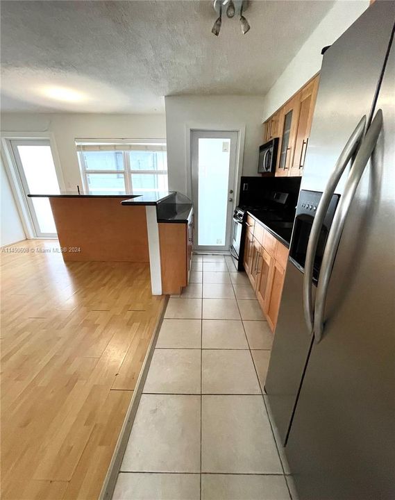 For Sale: $284,900 (1 beds, 1 baths, 530 Square Feet)