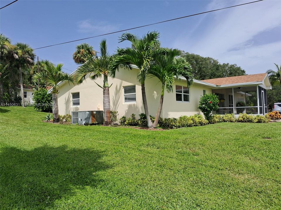 Recently Sold: $999,000 (3 beds, 2 baths, 1334 Square Feet)