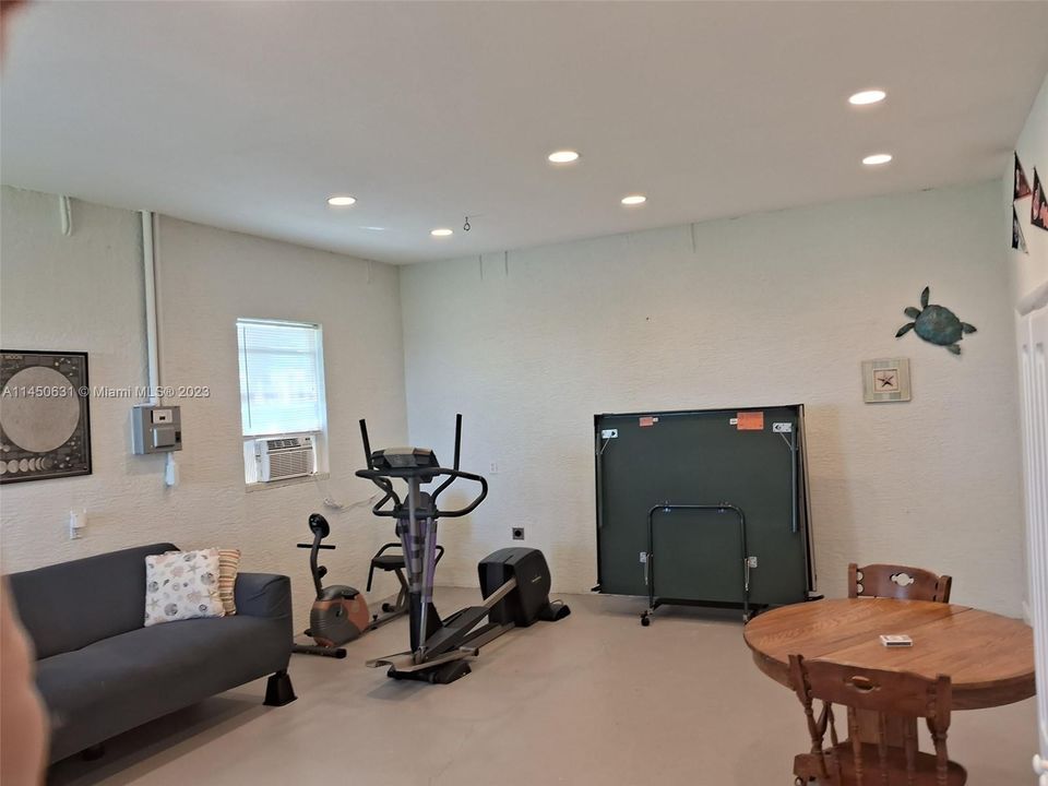 Recently Sold: $999,000 (3 beds, 2 baths, 1334 Square Feet)