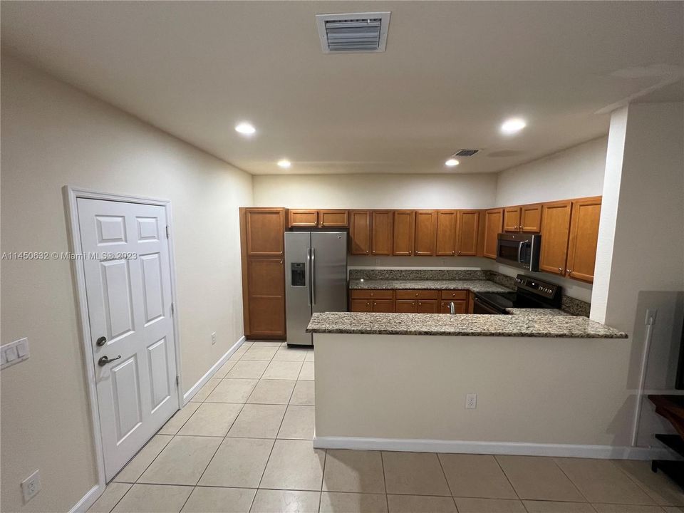 Recently Rented: $2,900 (3 beds, 2 baths, 1740 Square Feet)