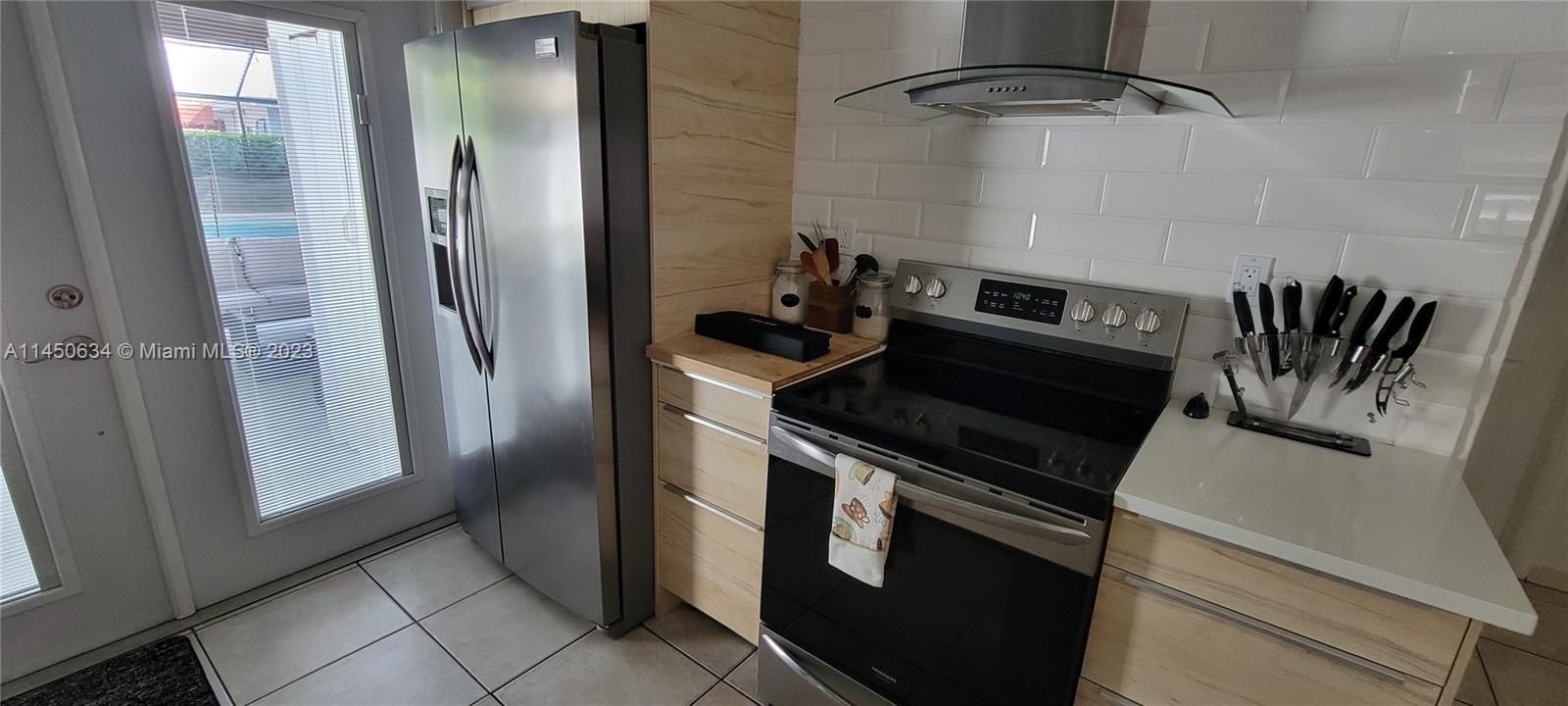 Recently Rented: $3,820 (3 beds, 2 baths, 1146 Square Feet)