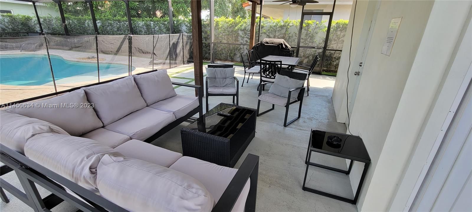 Recently Rented: $3,820 (3 beds, 2 baths, 1146 Square Feet)