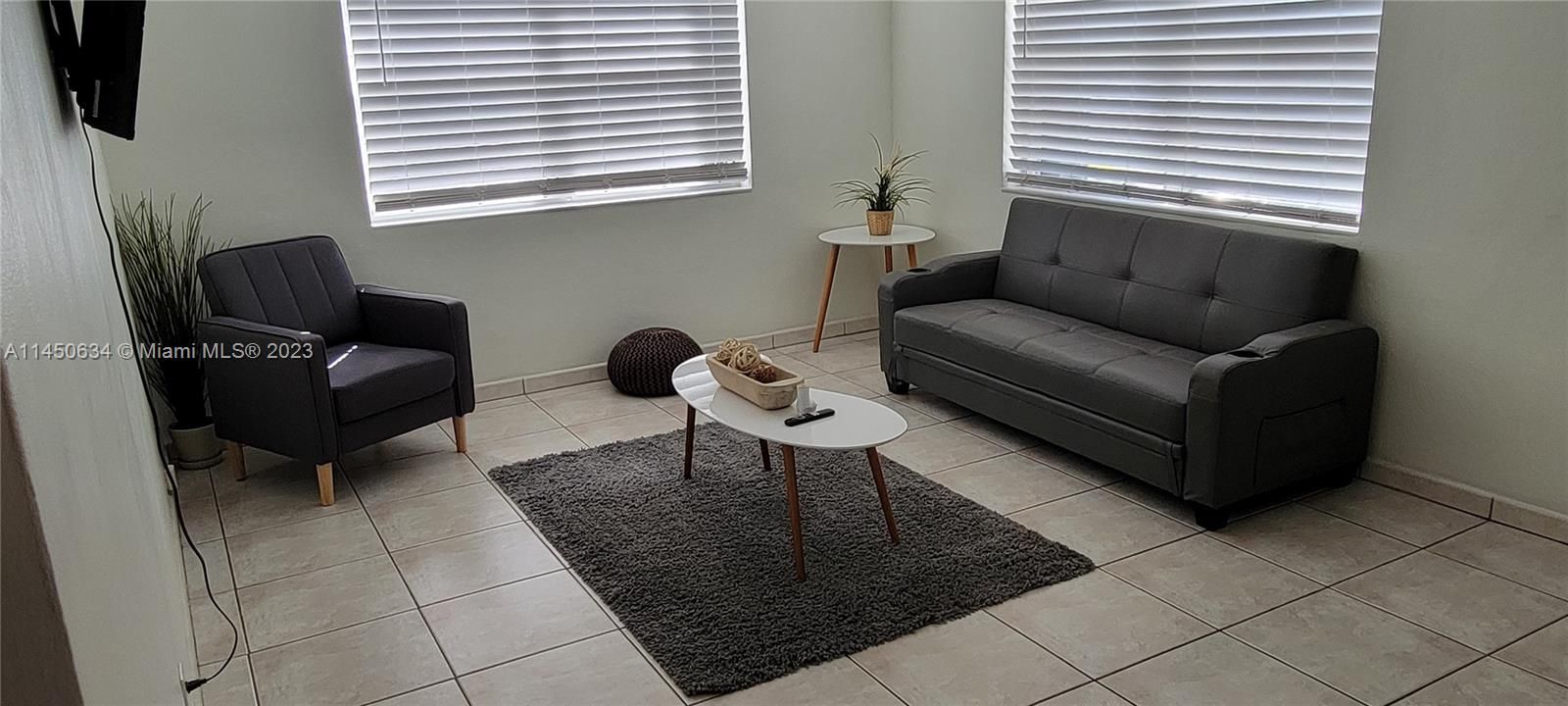 Recently Rented: $3,820 (3 beds, 2 baths, 1146 Square Feet)