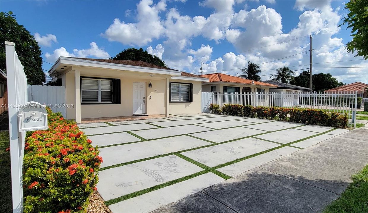 Recently Rented: $3,820 (3 beds, 2 baths, 1146 Square Feet)