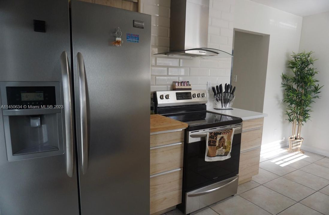 Recently Rented: $3,820 (3 beds, 2 baths, 1146 Square Feet)