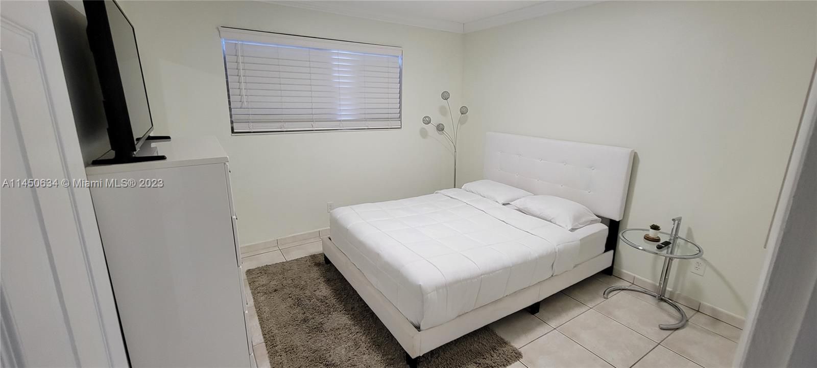 Recently Rented: $3,820 (3 beds, 2 baths, 1146 Square Feet)