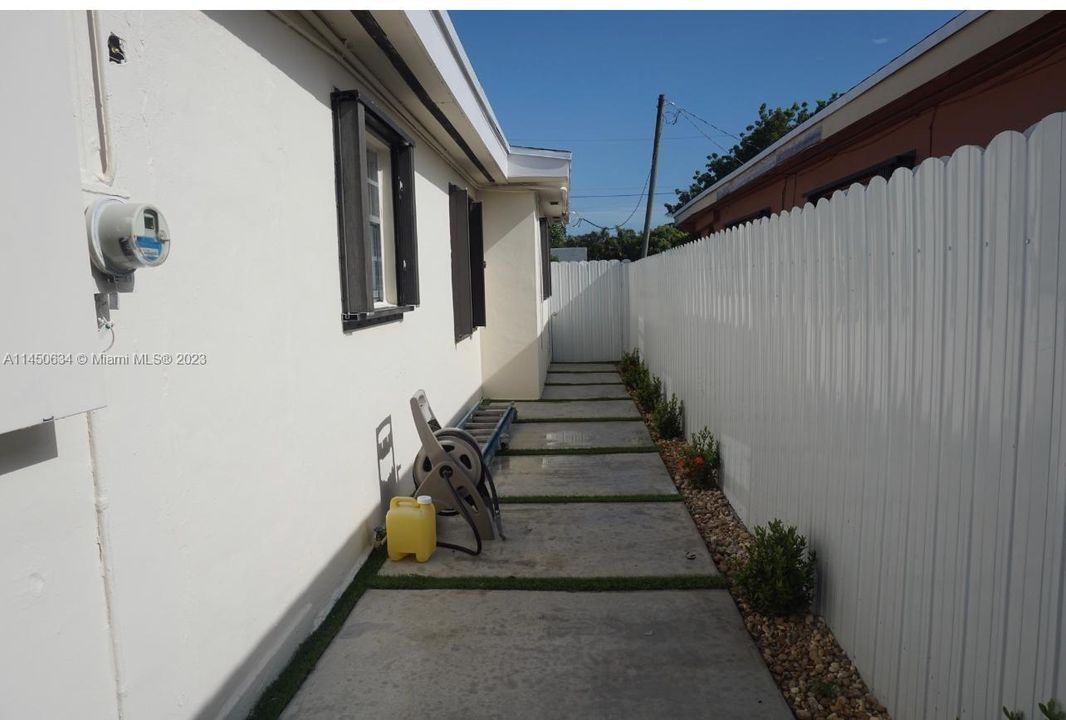 Recently Rented: $3,820 (3 beds, 2 baths, 1146 Square Feet)