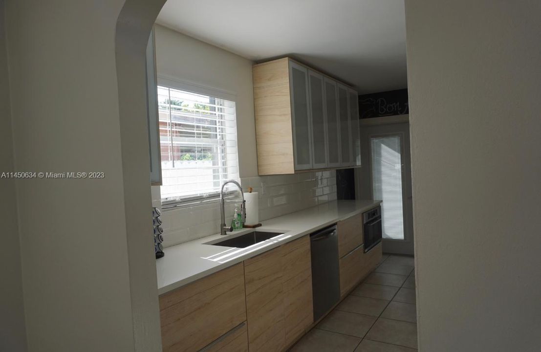 Recently Rented: $3,820 (3 beds, 2 baths, 1146 Square Feet)