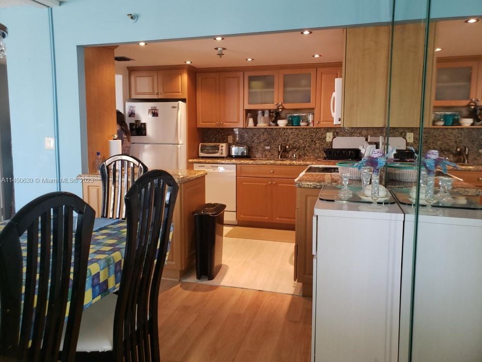 Vendido Recientemente: $285,000 (0 camas, 1 baños, 762 Pies cuadrados)