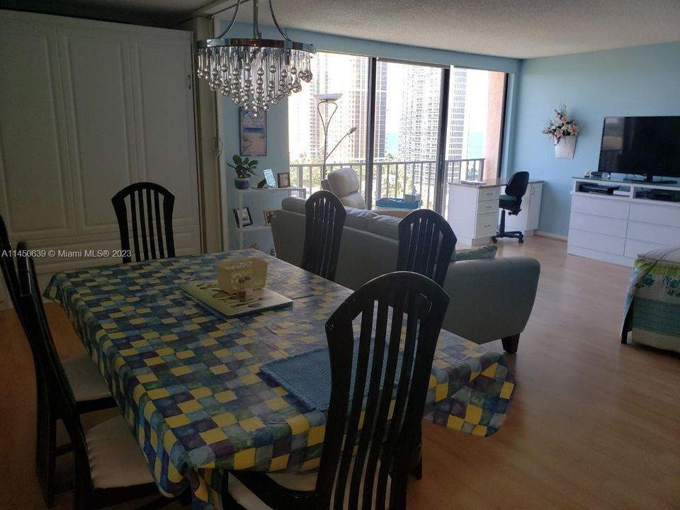 Vendido Recientemente: $285,000 (0 camas, 1 baños, 762 Pies cuadrados)