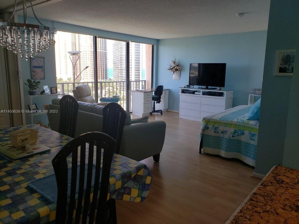 Vendido Recientemente: $285,000 (0 camas, 1 baños, 762 Pies cuadrados)