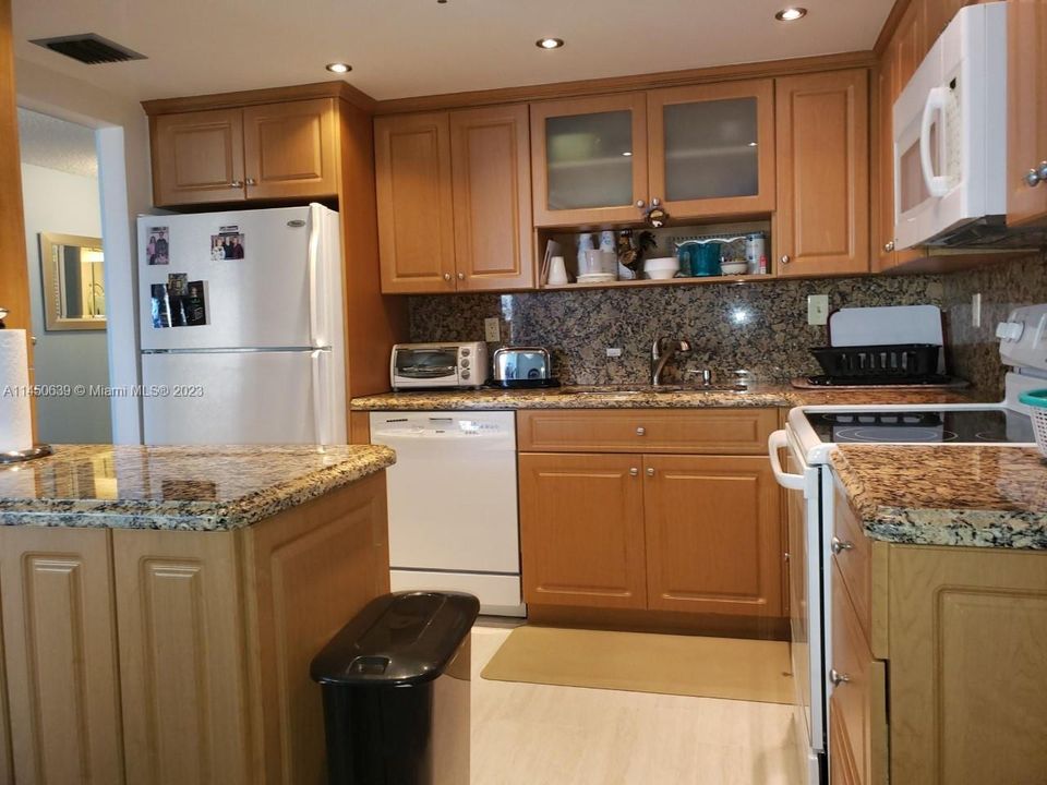 Vendido Recientemente: $285,000 (0 camas, 1 baños, 762 Pies cuadrados)