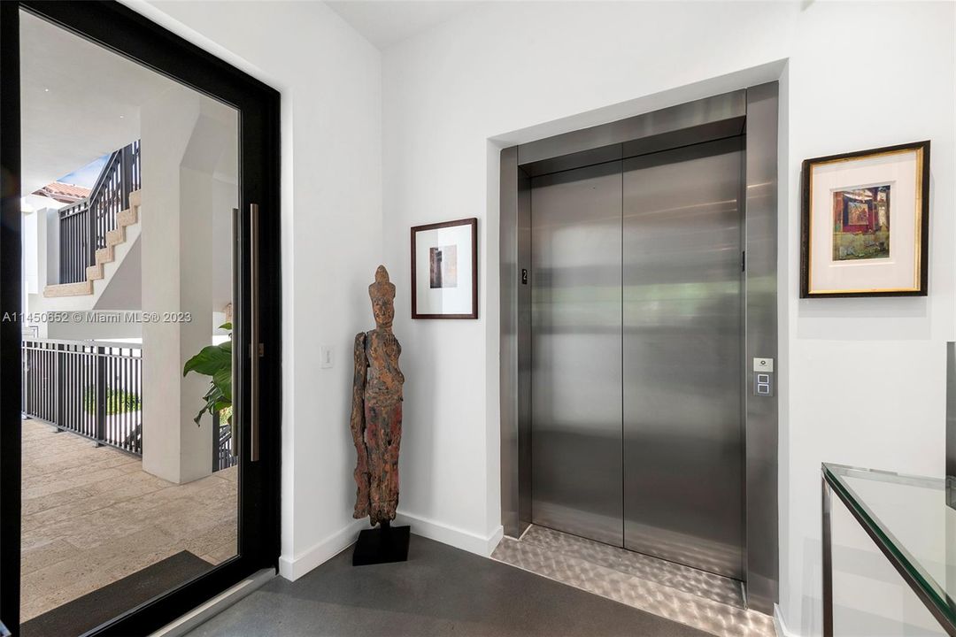 For Sale: $3,590,000 (4 beds, 4 baths, 2791 Square Feet)