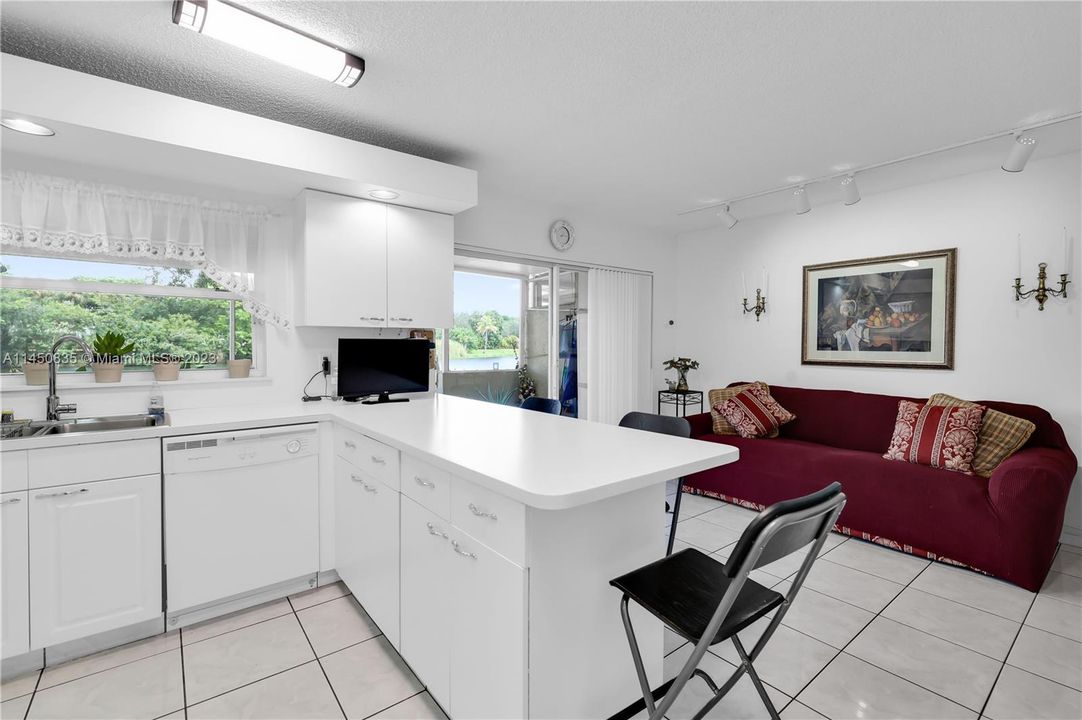 最近售出: $470,000 (3 贝兹, 3 浴室, 1802 平方英尺)