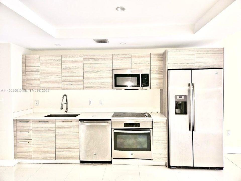 Recently Sold: $480,000 (1 beds, 1 baths, 673 Square Feet)