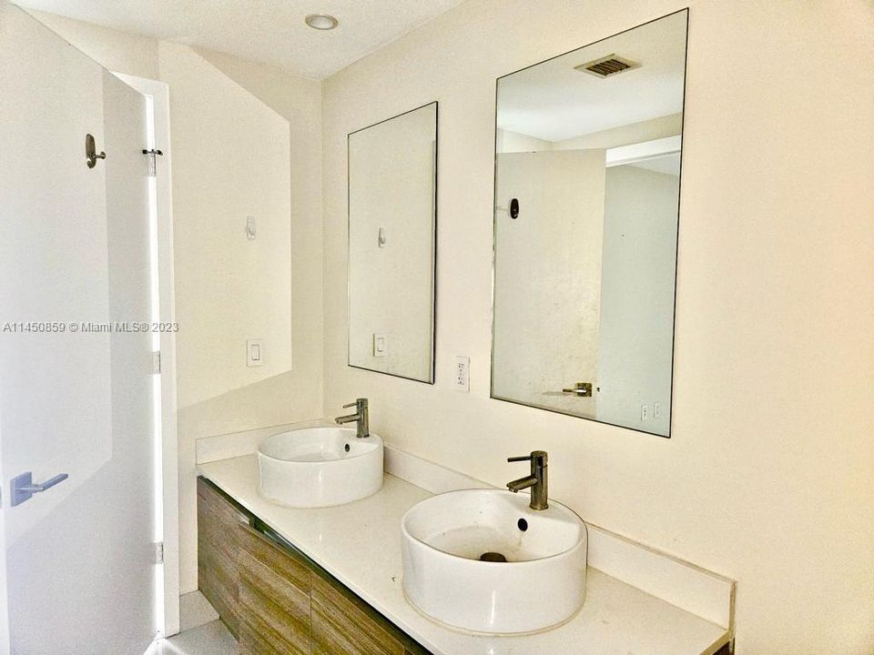 Recently Sold: $480,000 (1 beds, 1 baths, 673 Square Feet)