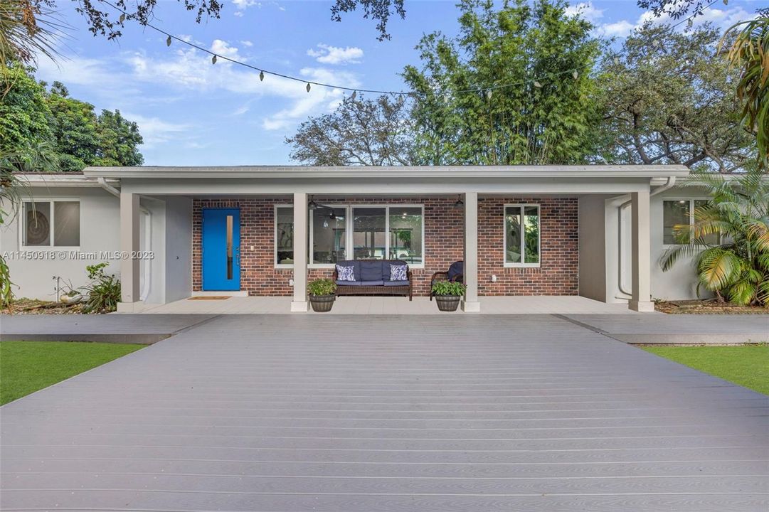 Recently Sold: $1,850,000 (4 beds, 2 baths, 3106 Square Feet)