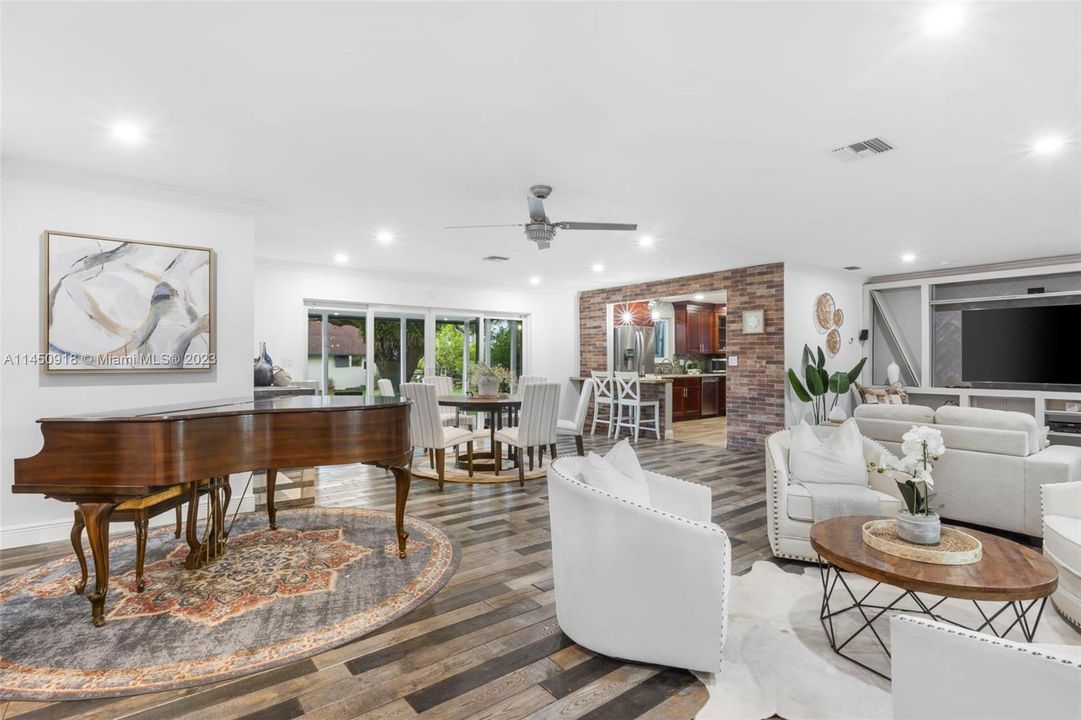 Recently Sold: $1,850,000 (4 beds, 2 baths, 3106 Square Feet)