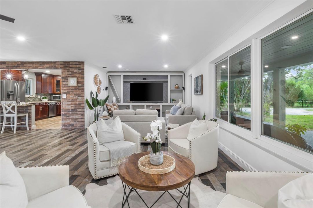 Recently Sold: $1,850,000 (4 beds, 2 baths, 3106 Square Feet)