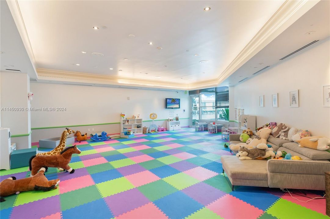 Vendido Recientemente: $4,250,000 (4 camas, 3 baños, 3480 Pies cuadrados)