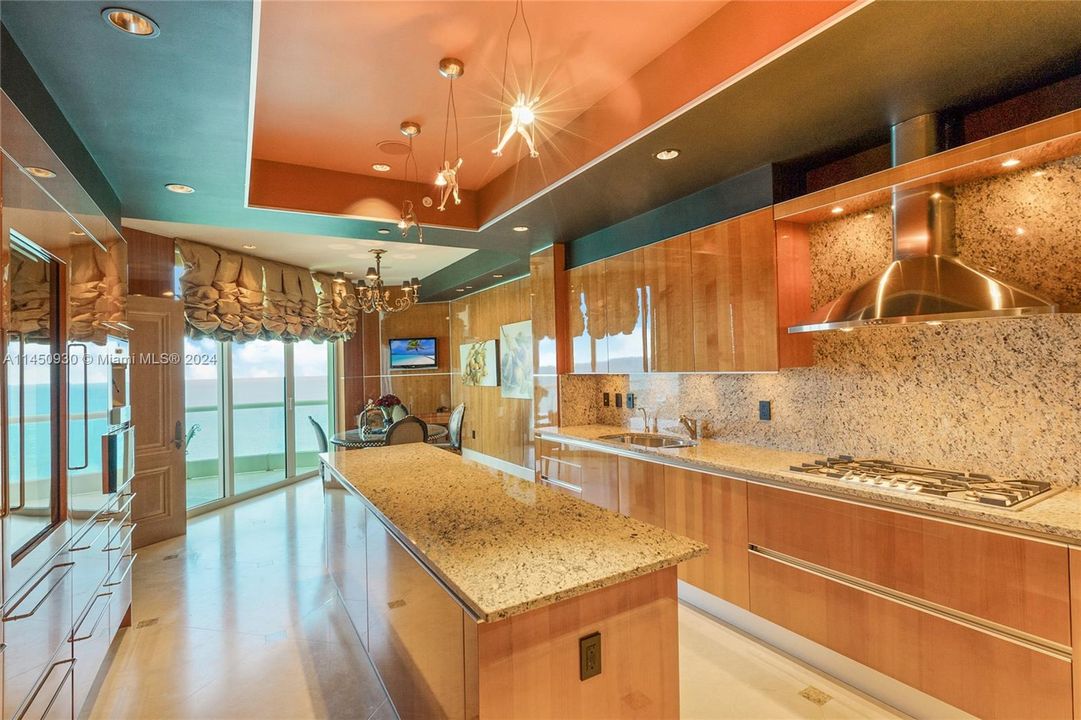 Vendido Recientemente: $4,250,000 (4 camas, 3 baños, 3480 Pies cuadrados)